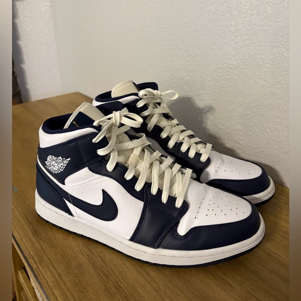 Nike Air Jordan 1 Mid Obsidian Blue Lace Up Sneakers Men’s 10 1/2 Basketball
